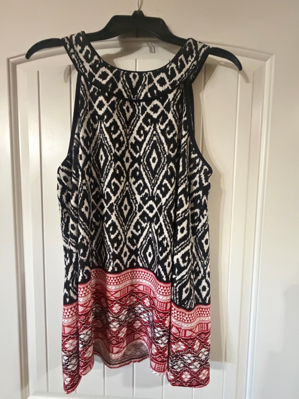 Apt. 9 Black Red and White Abstract Print Tank